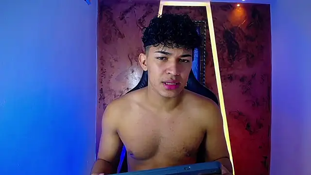 Snapshot of jamescurli_ chatting on 24, 2, 2025 jamescurli online show from 24, 2, 2025