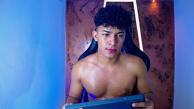 Snapshot of jamescurli_ chatting on 24, 2, 2025 jamescurli online show from 24, 2, 2025