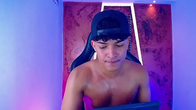 Snapshot of jamescurli_ chatting on 25, 2, 2025 jamescurli online show from 25, 2, 2025