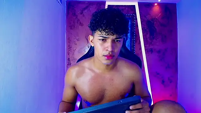 Snapshot of jamescurli_ chatting on 1, 3, 2025 jamescurli online show from 1, 3, 2025