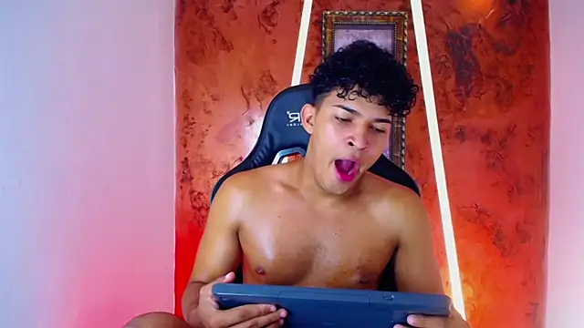 Snapshot of jamescurli_ chatting on 2, 3, 2025 jamescurli online show from 2, 3, 2025