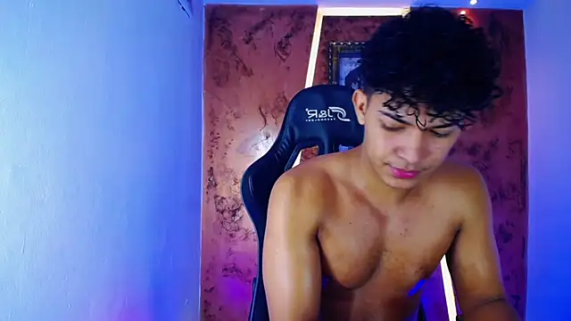 Snapshot of jamescurli_ chatting on 3, 3, 2025 jamescurli online show from 3, 3, 2025