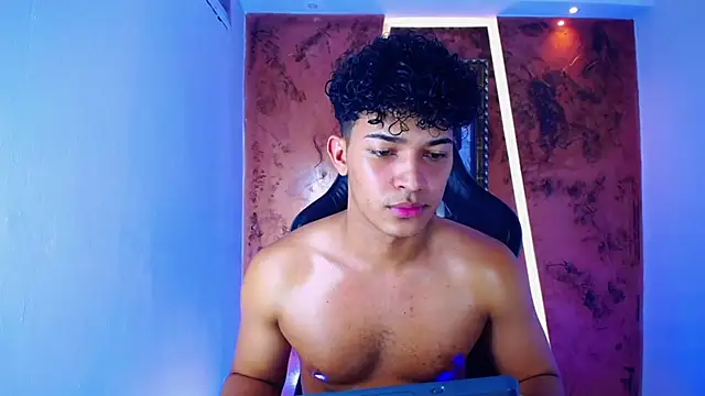 Snapshot of jamescurli_ chatting on 3, 3, 2025 jamescurli online show from 3, 3, 2025