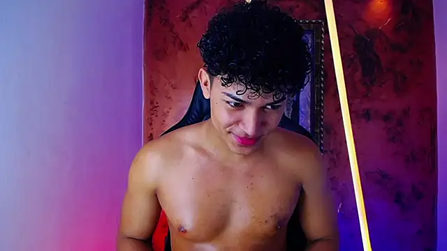 Snapshot of jamescurli_ chatting on 6, 3, 2025 jamescurli online show from 6, 3, 2025