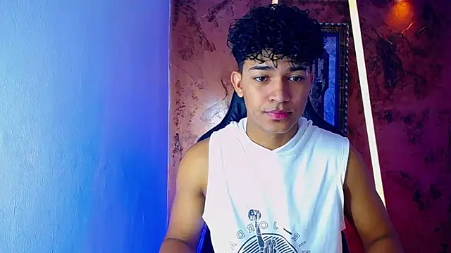Snapshot of jamescurli_ chatting on 7, 3, 2025 jamescurli online show from 7, 3, 2025