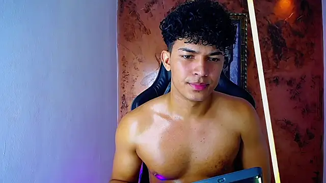 Snapshot of jamescurli_ chatting on 7, 3, 2025 jamescurli online show from 7, 3, 2025