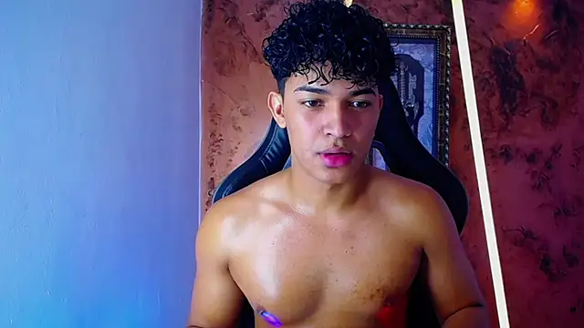 Snapshot of jamescurli_ chatting on 8, 3, 2025 jamescurli online show from 8, 3, 2025