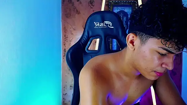 Snapshot of jamescurli_ chatting on 11, 3, 2025 jamescurli online show from 11, 3, 2025