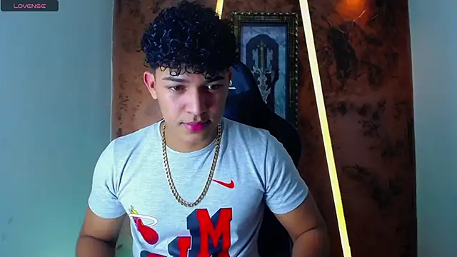 Snapshot of jamescurli_ chatting on 21, 3, 2025 jamescurli online show from 21, 3, 2025