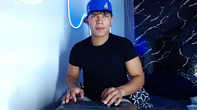 Snapshot of jamescurli_ chatting on 1, 10, 2025 jamescurli online show from 1, 10, 2025