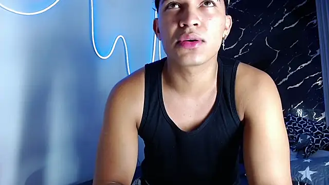 Snapshot of jamescurli_ chatting on 3, 10, 2025 jamescurli online show from 3, 10, 2025