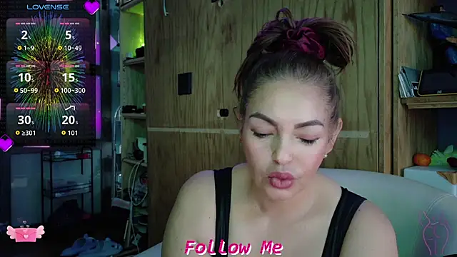 QueenYsuRey online show from 10, 11, 2025