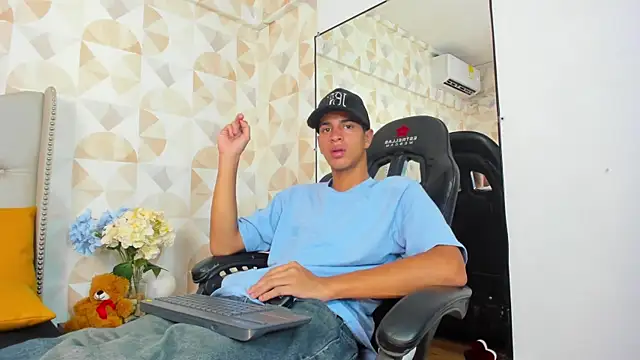 Snapshot of Tyler_Rodriguez chatting on 3, 3, 2025 Tyler Rodriguez online show from 3, 3, 2025