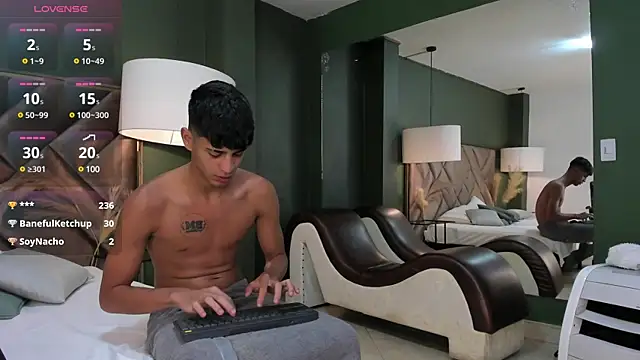 Snapshot of Tyler_Rodriguez chatting on 12, 3, 2025 Tyler Rodriguez online show from 12, 3, 2025