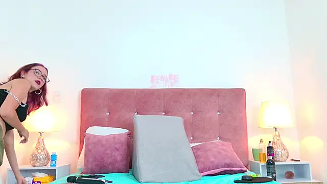 LiliFox18 online show from 28, 12, 2024