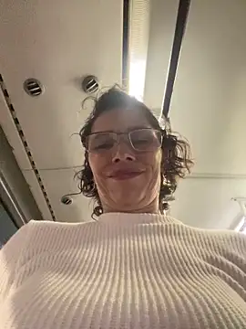 MireyaTorresGu online show from 5, 2, 2026