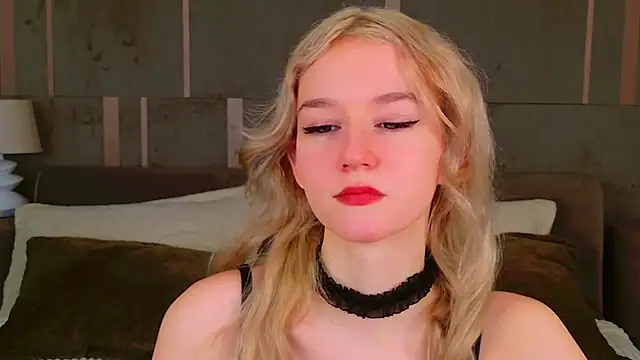 NaomiLoys online show from 10, 2, 2025