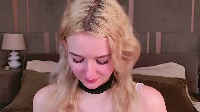 NaomiLoys online show from 6, 3, 2025