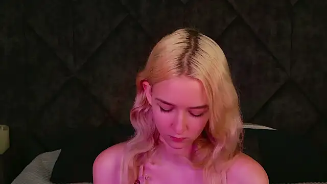 NaomiLoys online show from 13, 9, 2025