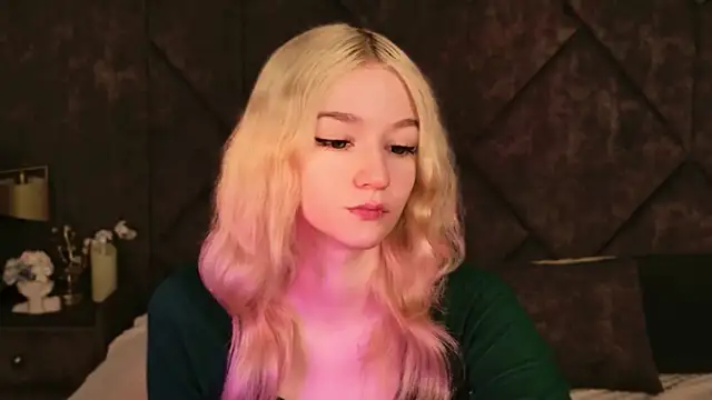 NaomiLoys online show from 9, 11, 2025