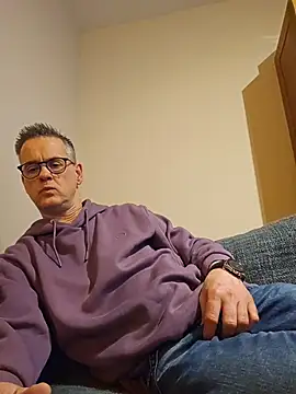 Hectorthyssen1 online show from 5, 4, 2026