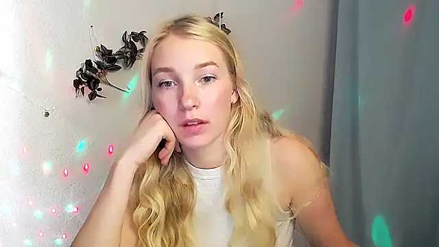 Snapshot of Queen_ofLove chatting on 27, 5, 2026 Queen ofLove online show from 27, 5, 2026