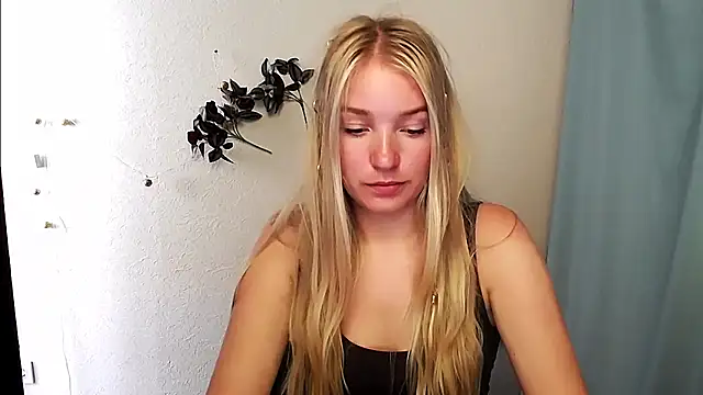Snapshot of Queen_ofLove chatting on 7, 6, 2026 Queen ofLove online show from 7, 6, 2026