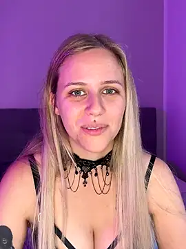 lunawolf21 online show from 15, 10, 2025