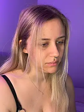 lunawolf21 online show from 4, 2, 2026