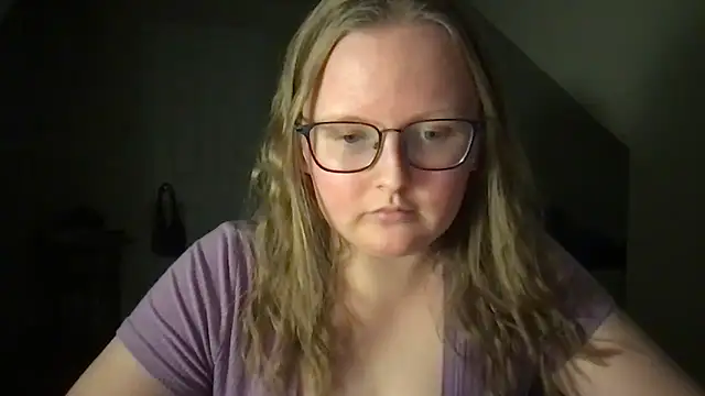 Snapshot of lexie_lilacs chatting on 7, 1, 2025 lexie lilacs online show from 7, 1, 2025