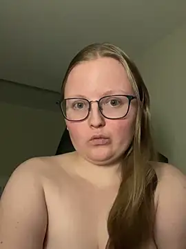 Snapshot of lexie_lilacs chatting on 28, 2, 2025 lexie lilacs online show from 28, 2, 2025