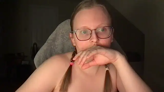 Snapshot of lexie_lilacs chatting on 28, 2, 2025 lexie lilacs online show from 28, 2, 2025