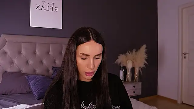 Kim Oberlin  online show from 4, 12, 2025