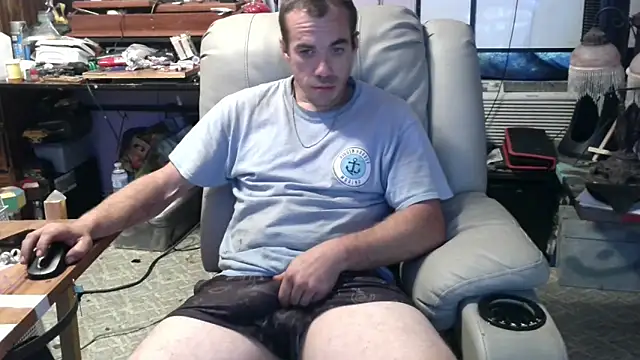 Snapshot of ScubaStevex chatting on 17, 10, 2025 ScubaStevex online show from 17, 10, 2025