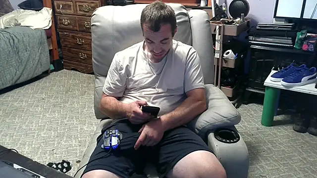 Snapshot of ScubaStevex chatting on 24, 10, 2025 ScubaStevex online show from 24, 10, 2025