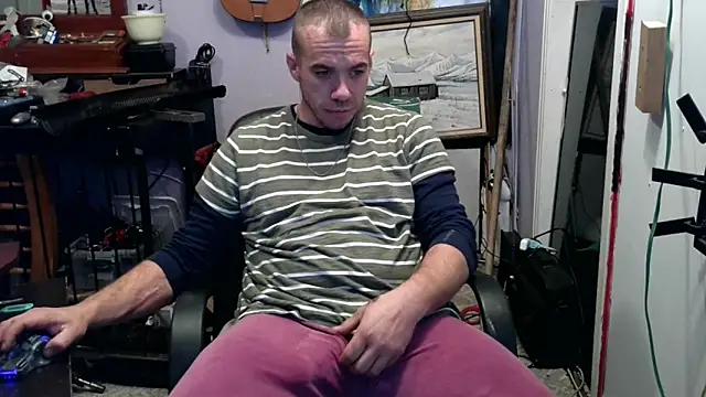 Snapshot of ScubaStevex chatting on 13, 11, 2025 ScubaStevex online show from 13, 11, 2025