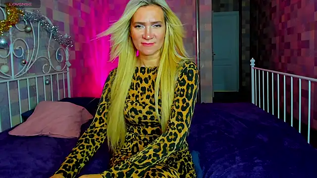 Luna  Lewis online show from 8, 1, 2025