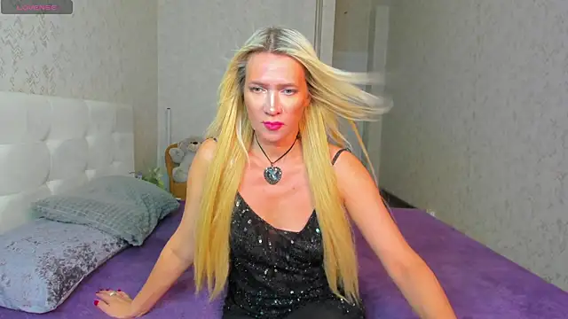 Luna  Lewis online show from 18, 1, 2025