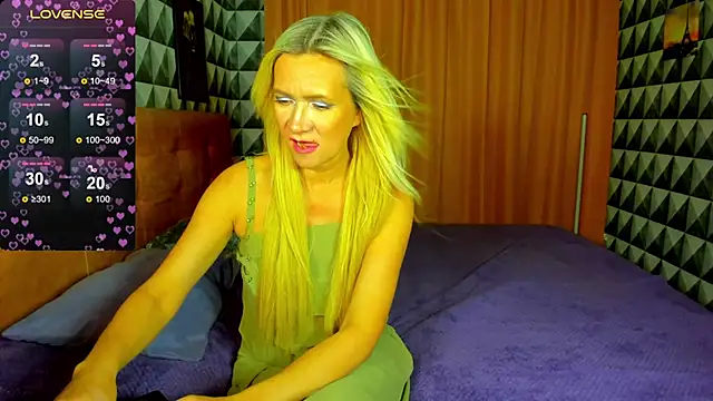 Luna  Lewis online show from 25, 1, 2025