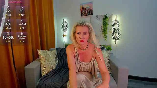 Luna  Lewis online show from 18, 9, 2025