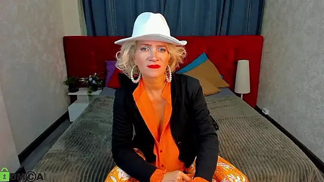 Luna  Lewis online show from 17, 2, 2026