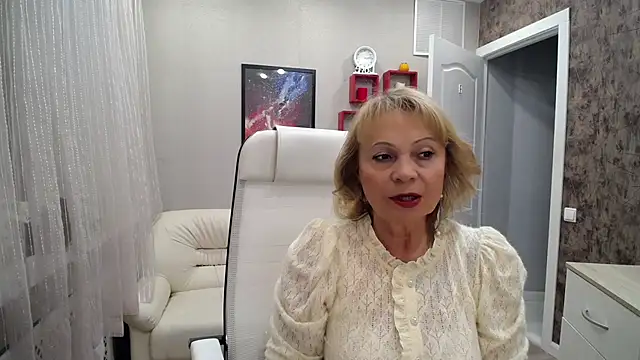 Milla Cutie18 online show from 15, 10, 2025