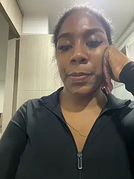 KloheCurvy online show from 6, 4, 2026