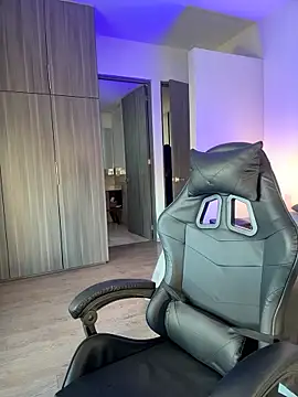 SophieRaily  online show from 4, 11, 2025