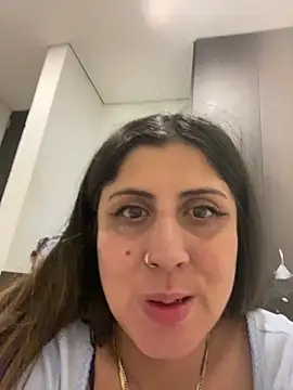 girl anni online show from 26, 1, 2025
