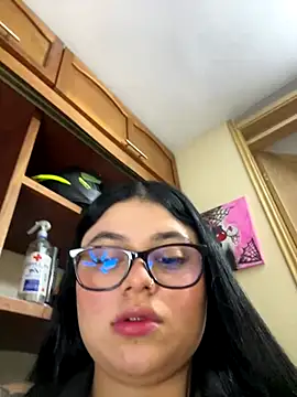 alissonfernandez  online show from 15, 11, 2025