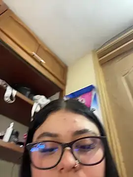 alissonfernandez  online show from 4, 3, 2026