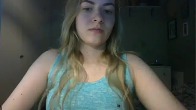 Snapshot of ROSIEx_sweet chatting on 13, 4, 2026 ROSIEx sweet online show from 13, 4, 2026
