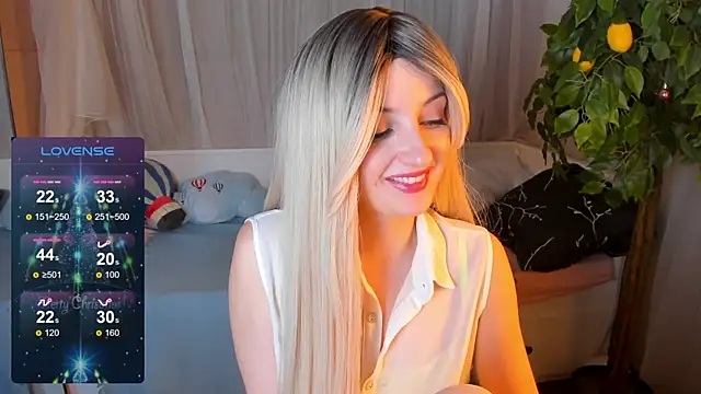 Snapshot of Katty_Lights chatting on 4, 1, 2025 Katty Lights online show from 4, 1, 2025