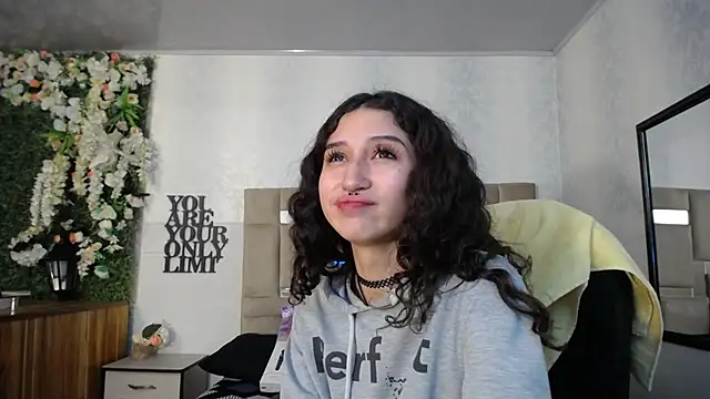 Snapshot of Queenjenn__ chatting on 26, 12, 2024 Queenjenn online show from 26, 12, 2024